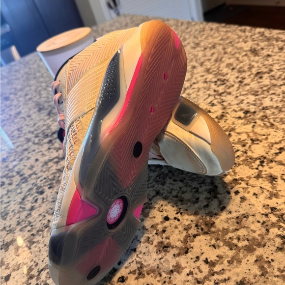 JORDAN 38 LOW - Picture 4 of 7